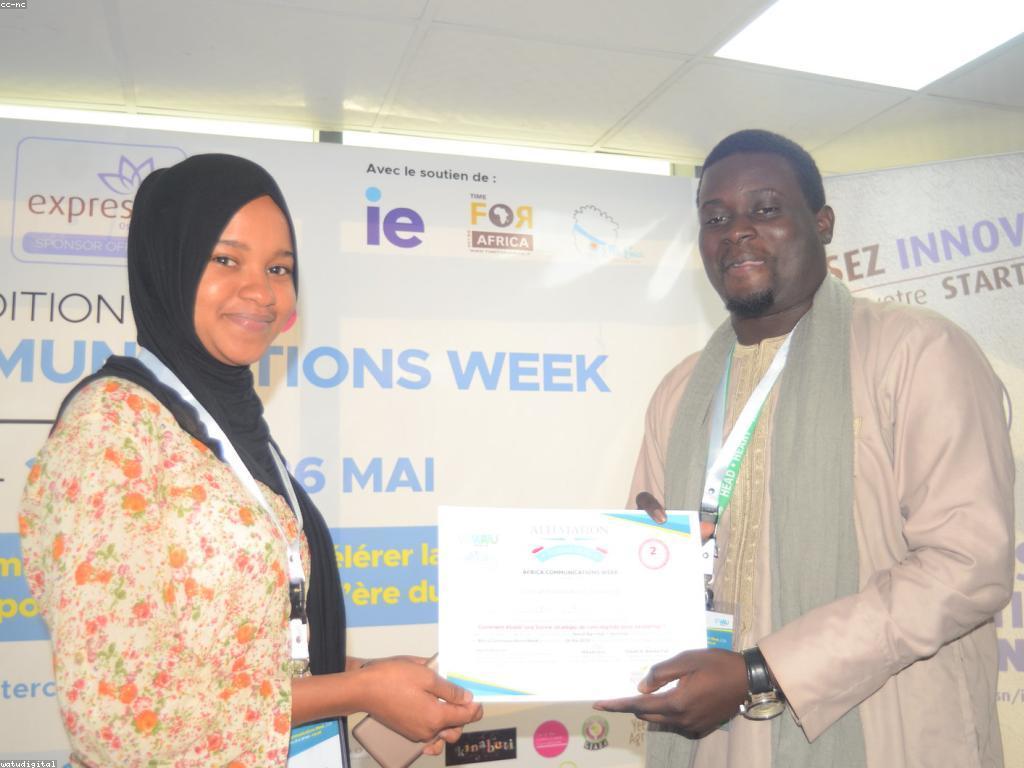 អំពីភាពឥទ្ធិពលនៃព័ត៌មានលើកស្ទួយលើសង្គម