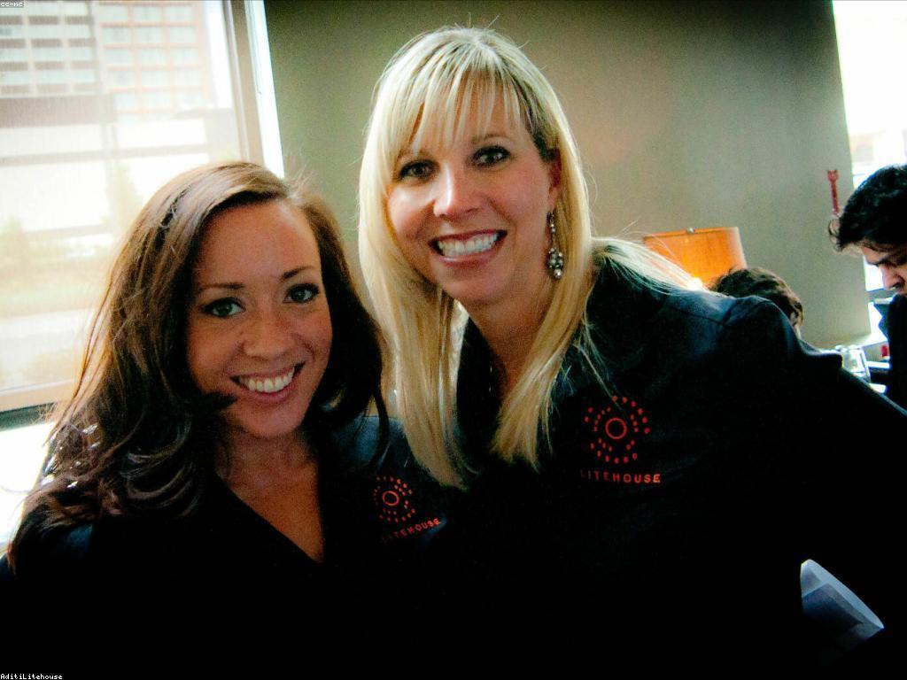 អត្ថប្រយោជន៍នៃព័ត៌មានលើកស្ទួយសម្រាប់អាជីវកម្ម